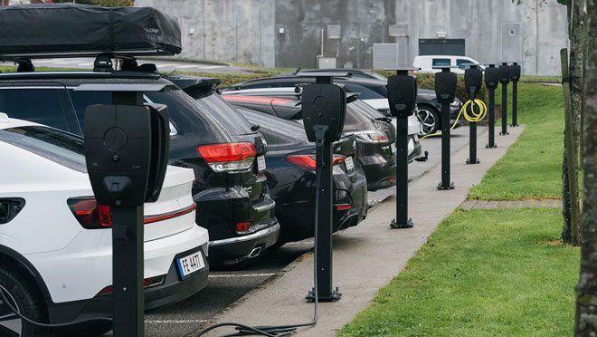 Ladesäulen wir Elektroautos